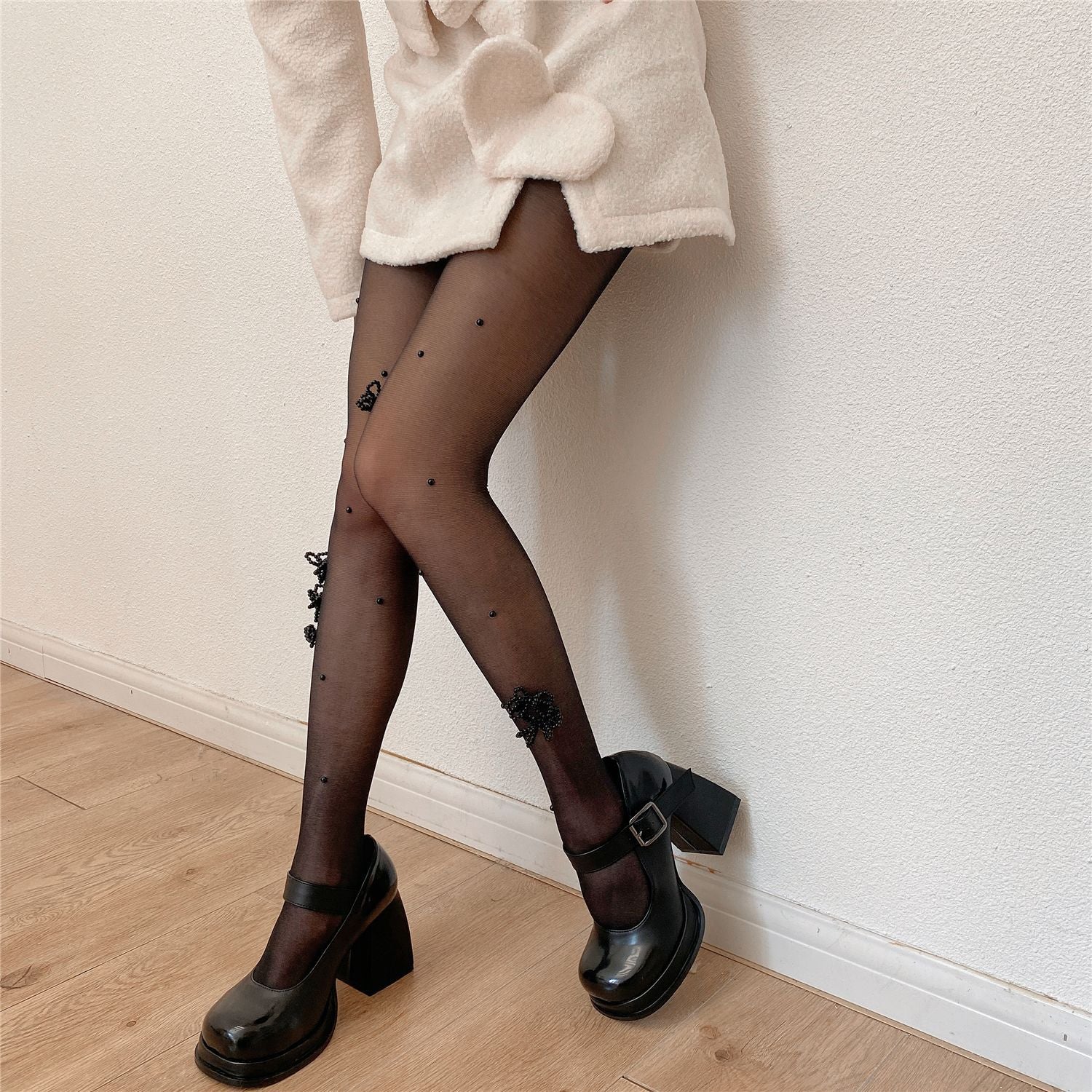 PEARL BOW | Hand stitched pearl bow pantyhose stockings